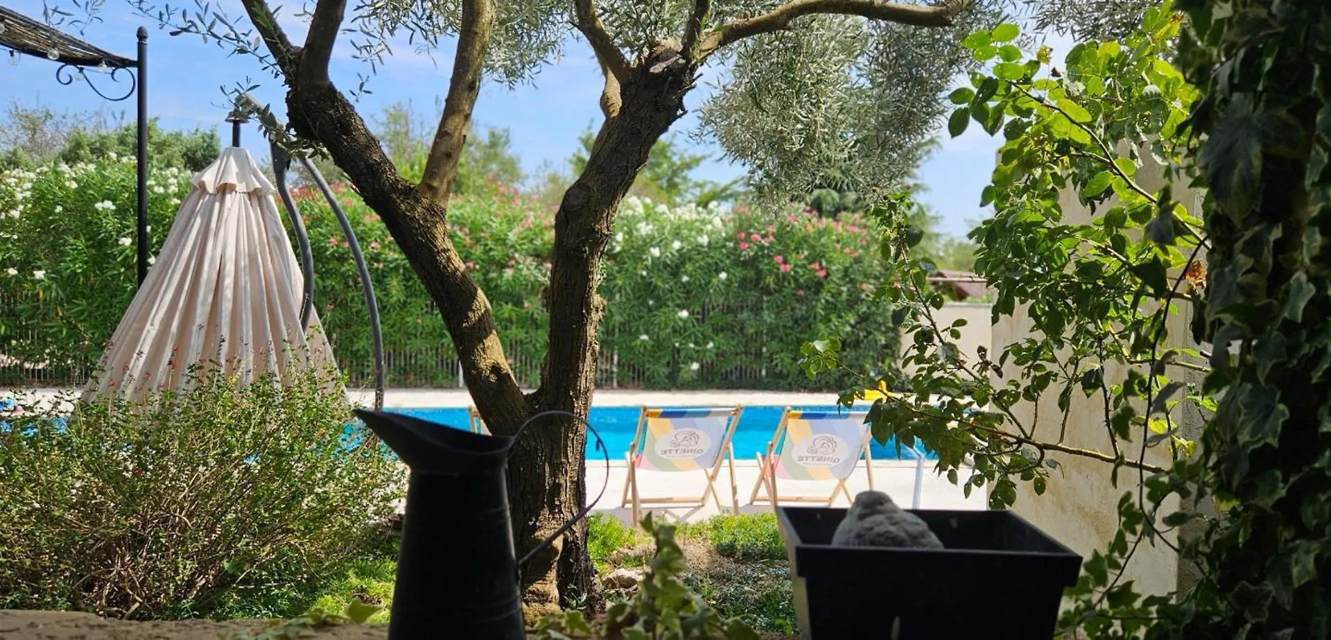 Maison De Famille 10 Personnes Avec Piscine Gras 0*,  France